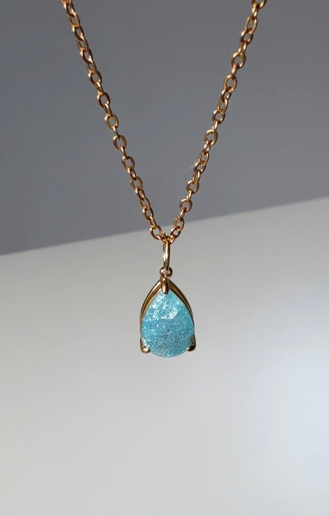 Ice Blue Tropfen Charm