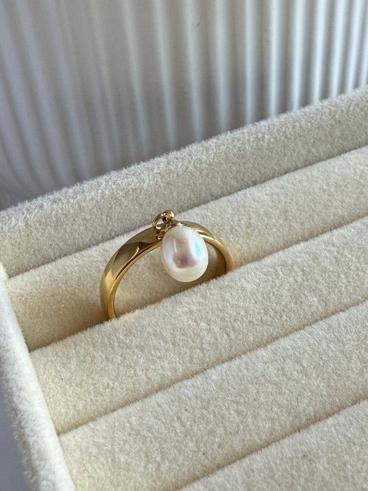 LIA – Moving Pearl Ring, 18K Gold-Plated