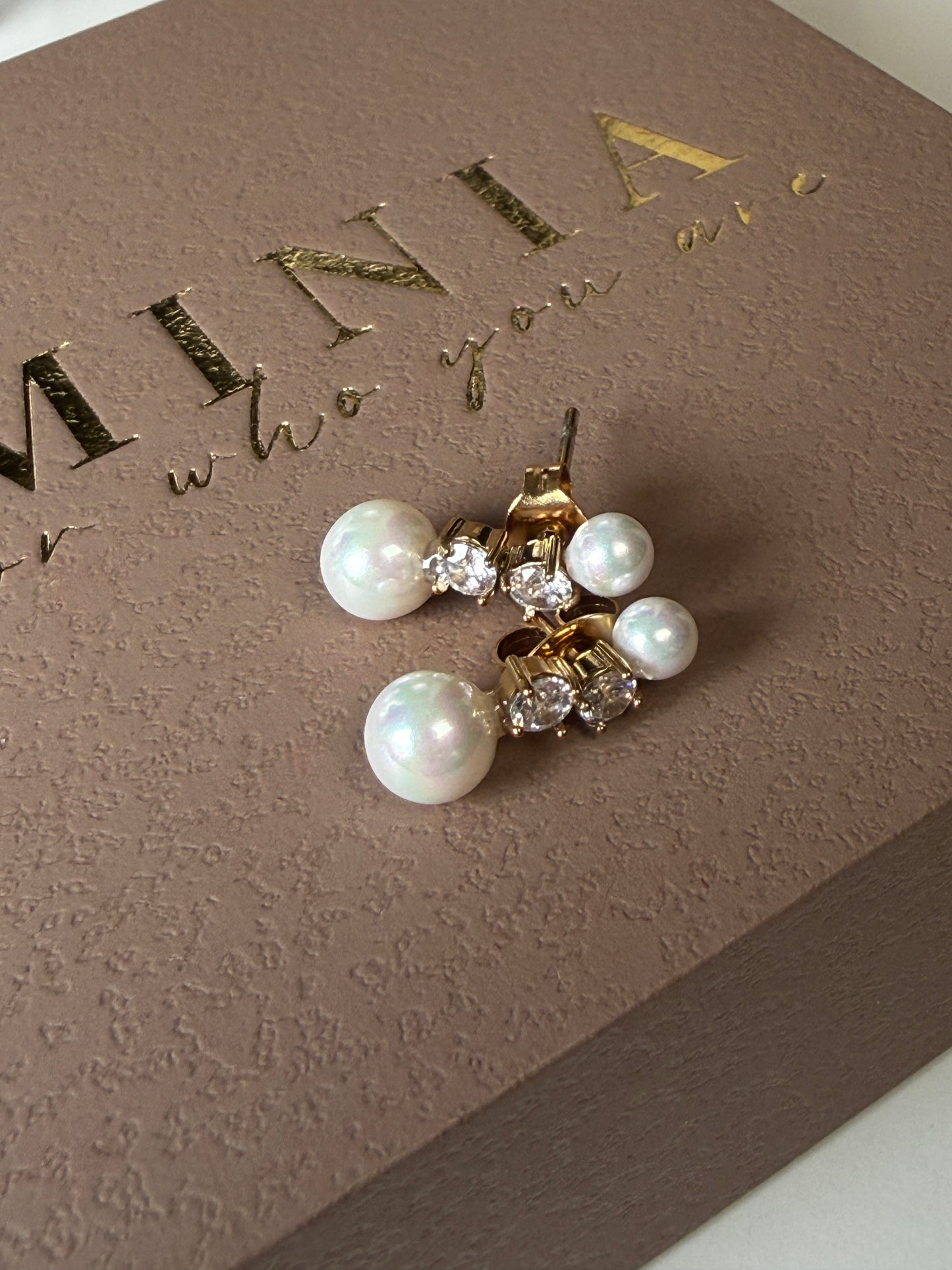 NOA – Mini Pearl Stud Earrings, Gold Plated