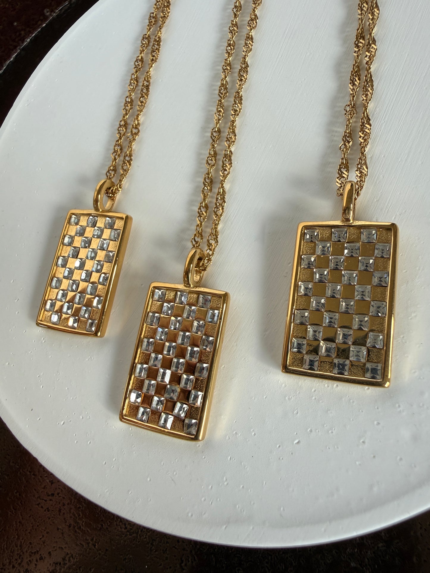 LEO – Pendant Necklace, Gold Plated
