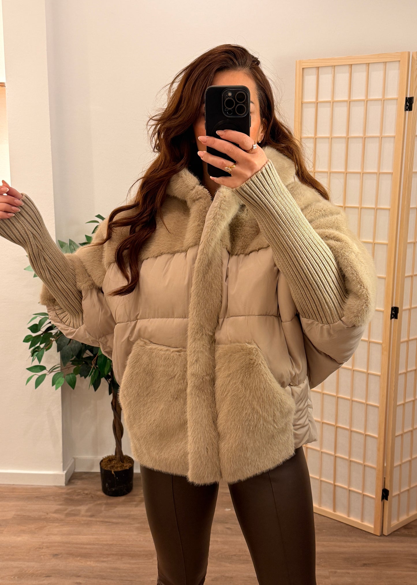 LÉONIE Faux Fur Batwing Jacke