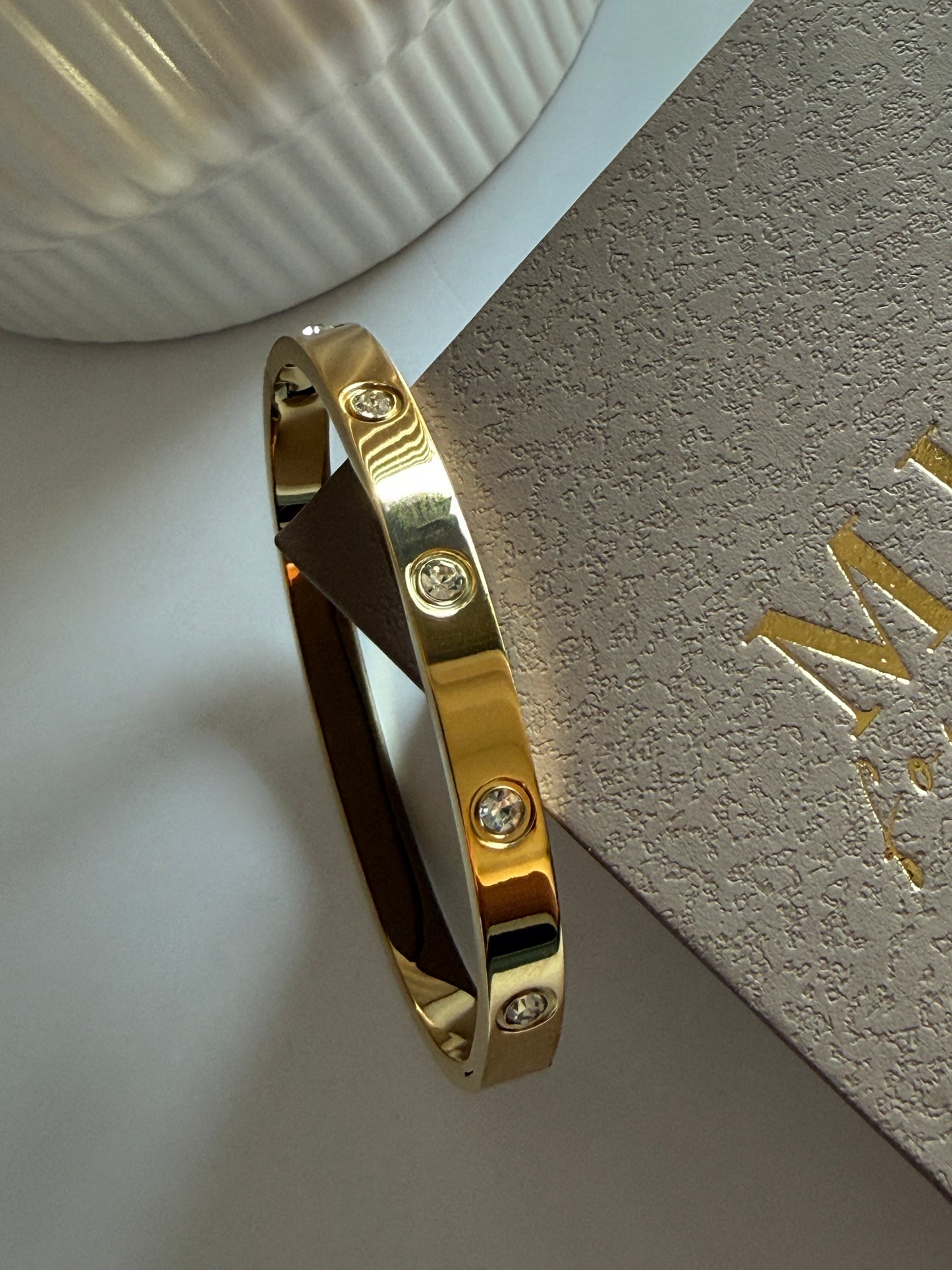 Classic Gold Bangle mit Zirkonia