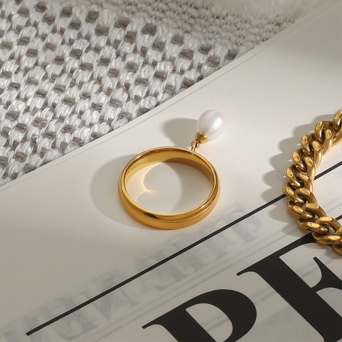 LIA – Moving Pearl Ring, 18K Gold-Plated