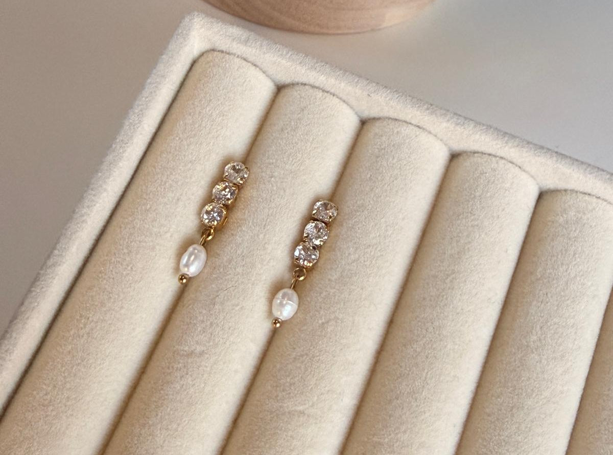 BEA – Pearl Stud Earrings, Gold Plated