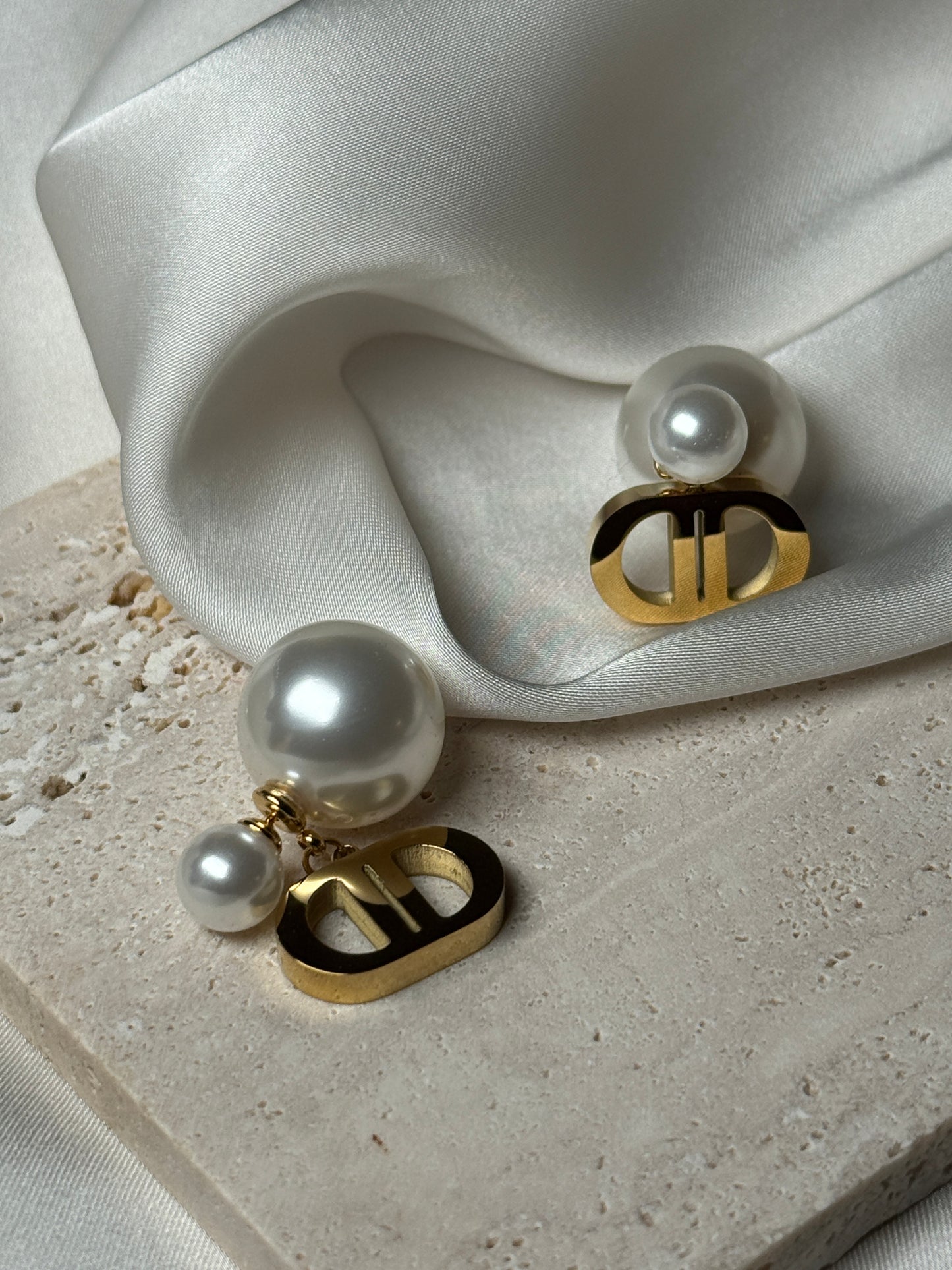 CLEO – Pearl Stud Earrings, Gold Plated