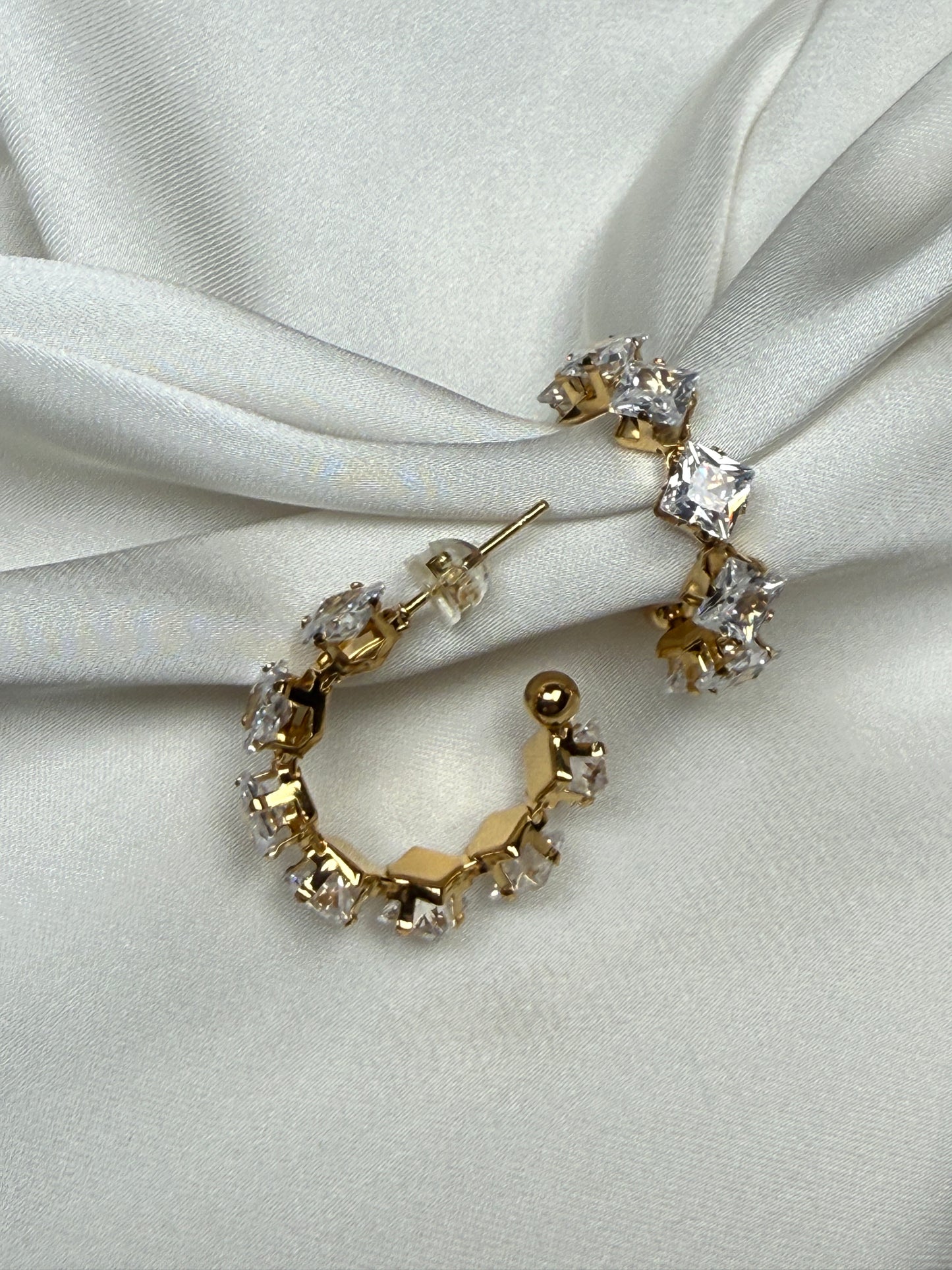 JOLA – Zirkonia Half Hoop Earrings, Gold Plated