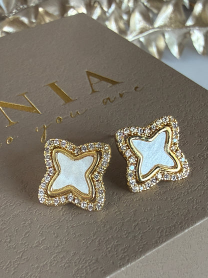 HANNA – Stud Earrings, Gold Plated