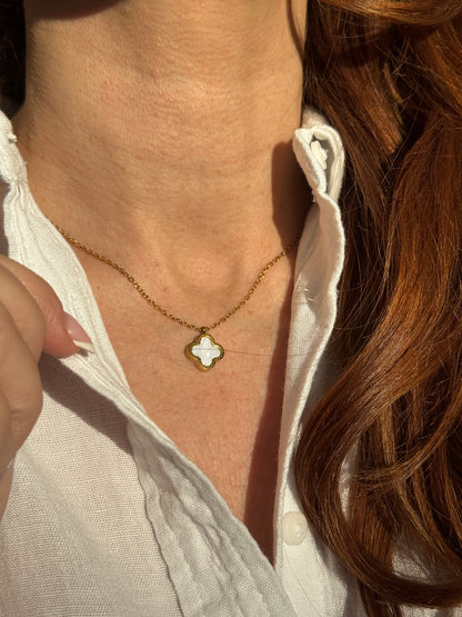 LIS – Pendant Necklace, Gold Plated