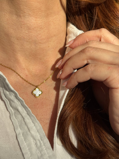 LIS – Pendant Necklace, Gold Plated