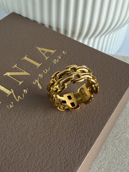 LIVIA – Statement Ring, Gold Plated