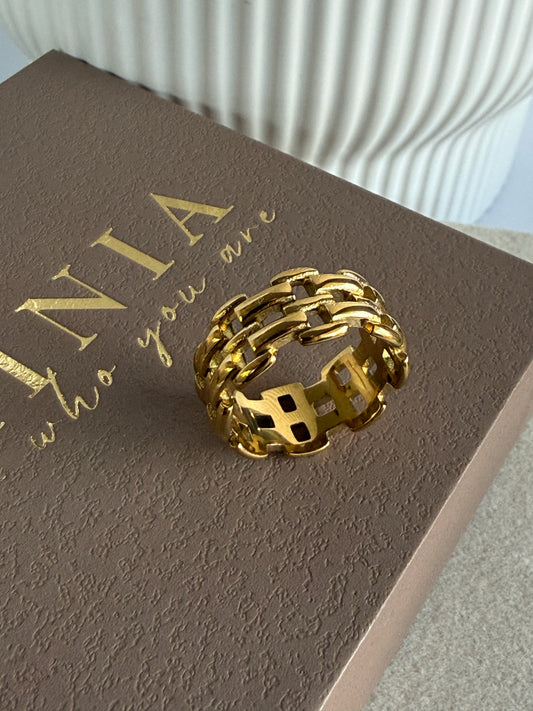 LIVIA – Statement Ring, Gold Plated