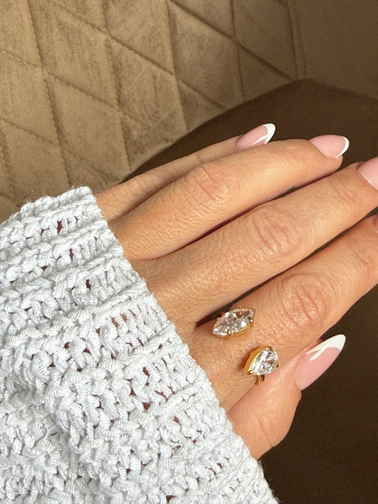 MAJA - Adjustable Ring with Teardrop Zirconia