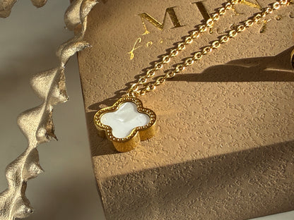 LIS – Pendant Necklace, Gold Plated