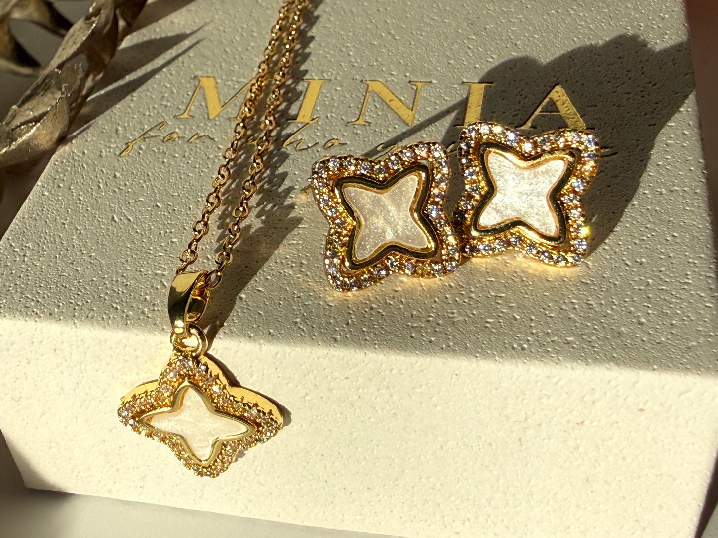 HANNA – Pendant Necklace, Gold Plated