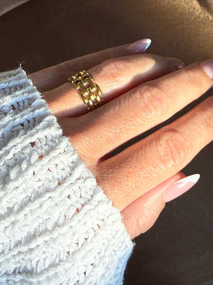 LIVIA – Statement Ring, Gold Plated
