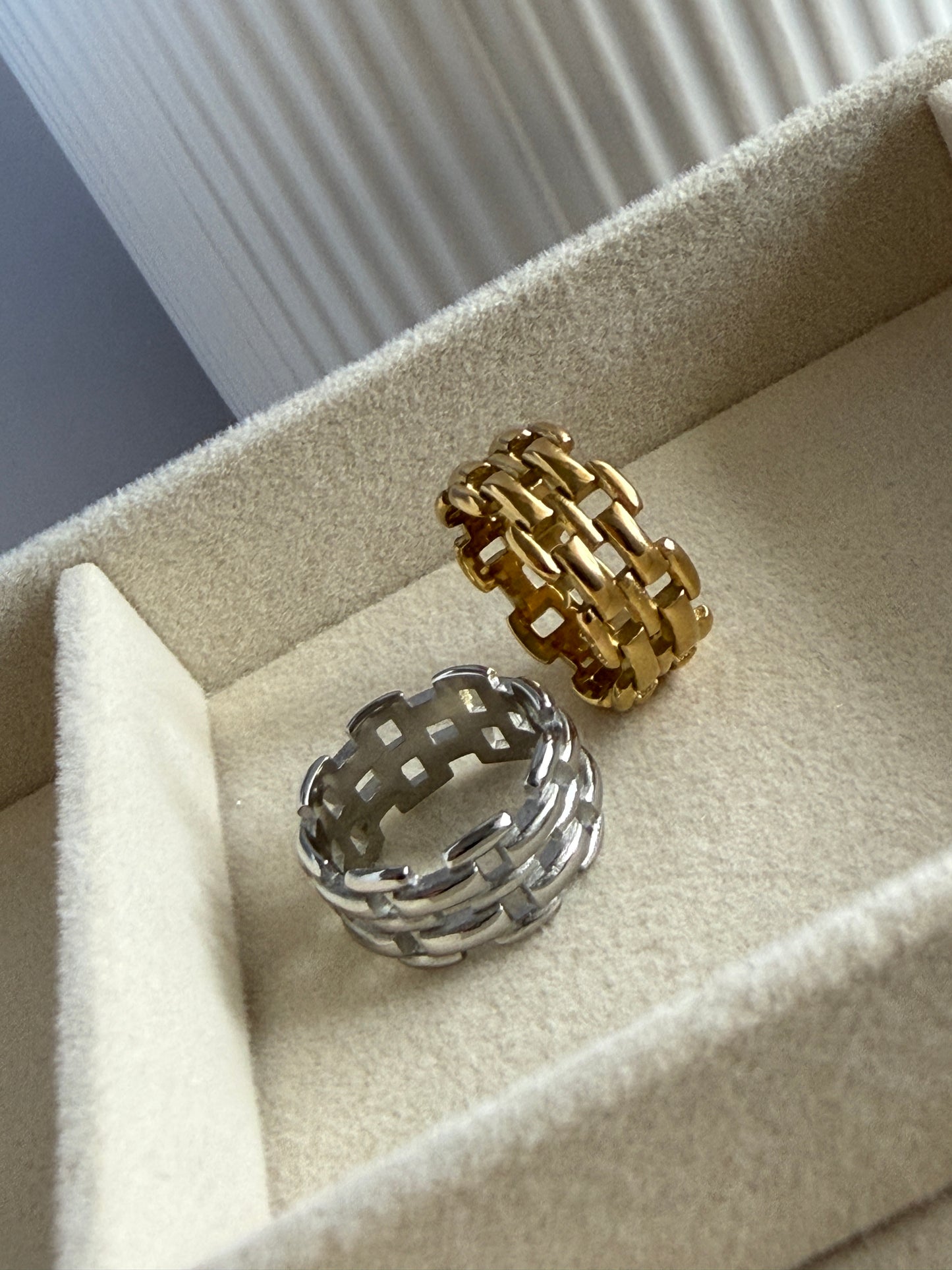 LIVIA – Statement Ring, Gold Plated