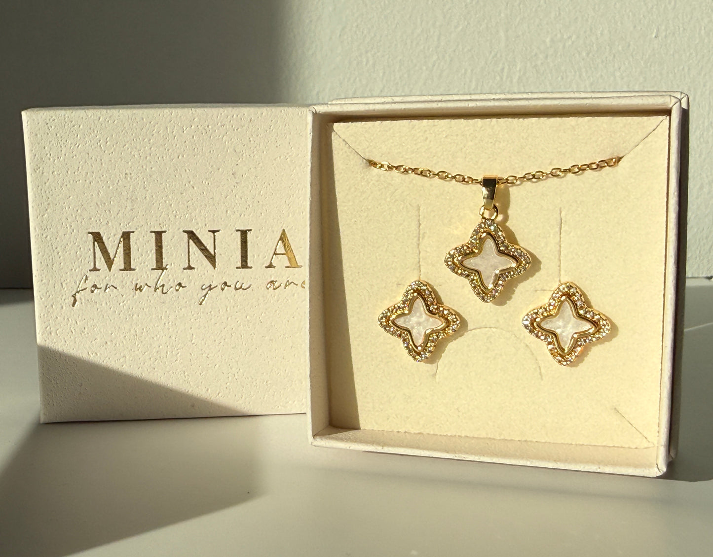 HANNA – Pendant Necklace, Gold Plated