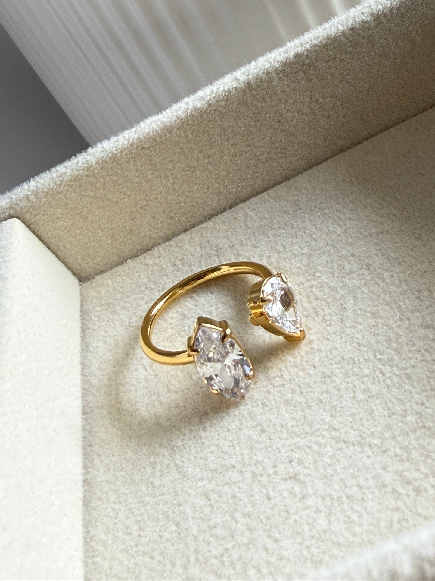 MAJA - Adjustable Ring with Teardrop Zirconia
