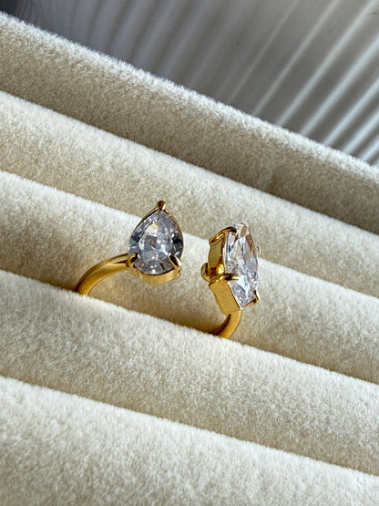 MAJA - Adjustable Ring with Teardrop Zirconia