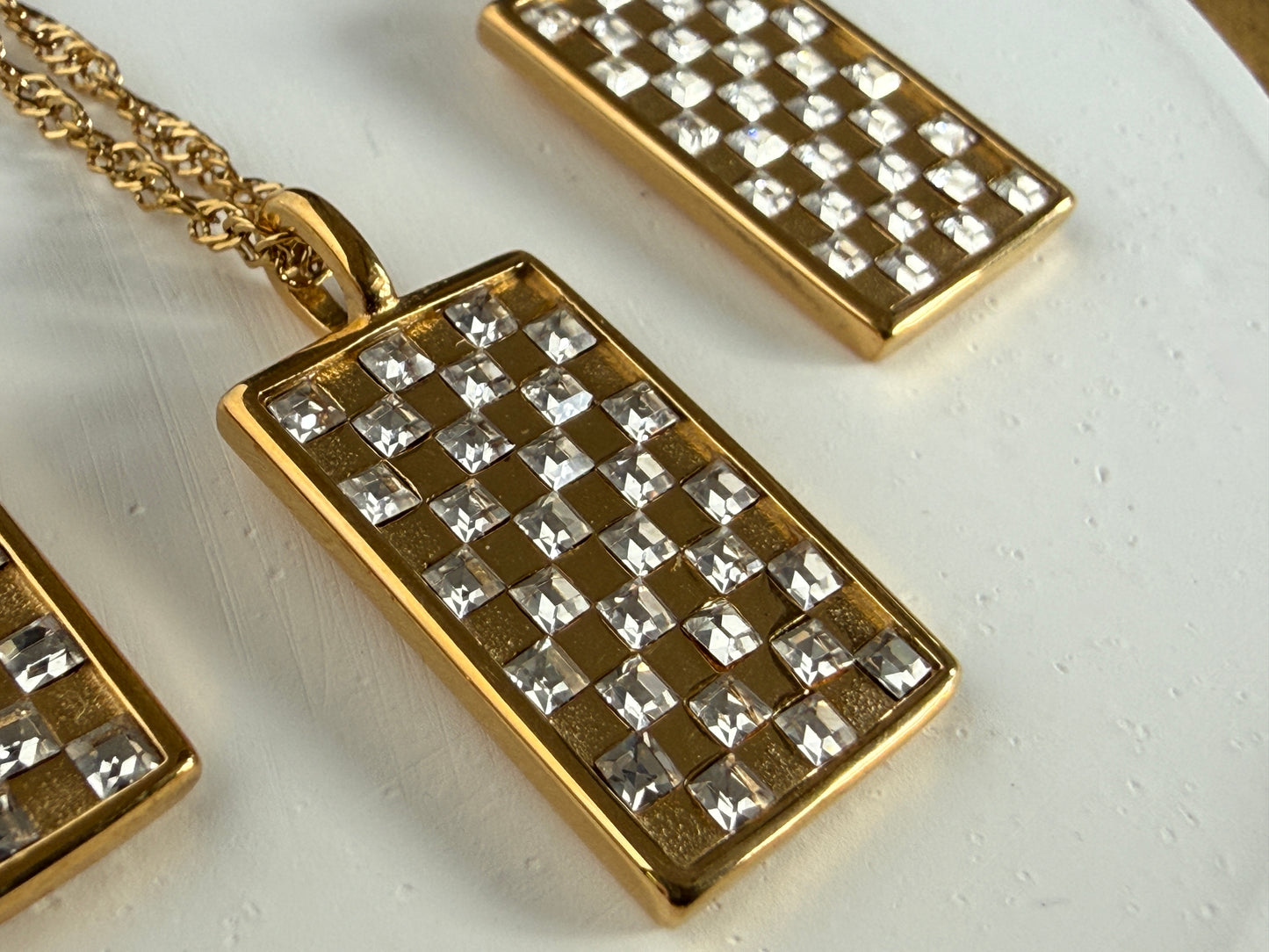 LEO – Pendant Necklace, Gold Plated