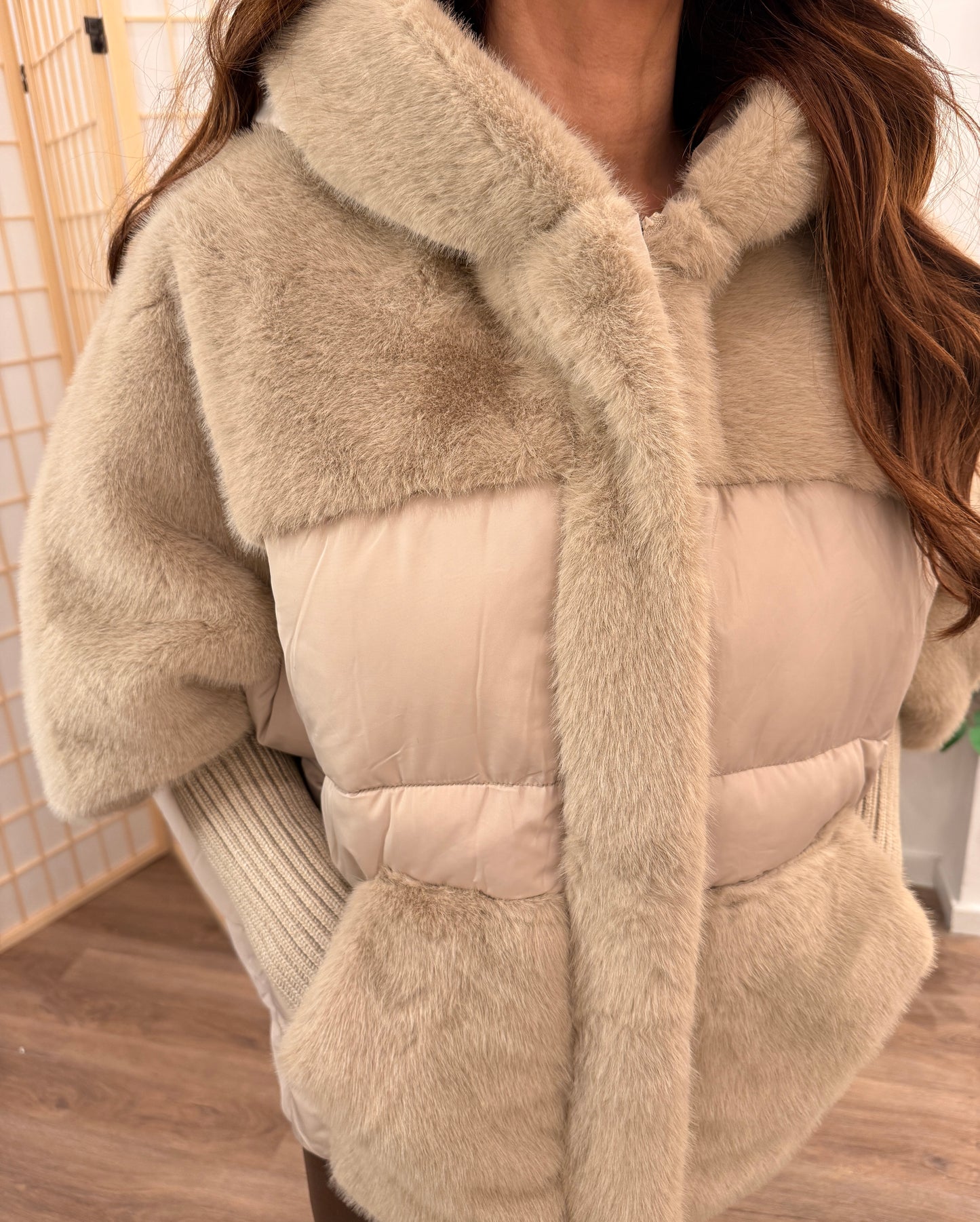 LÉONIE Faux Fur Batwing Jacke