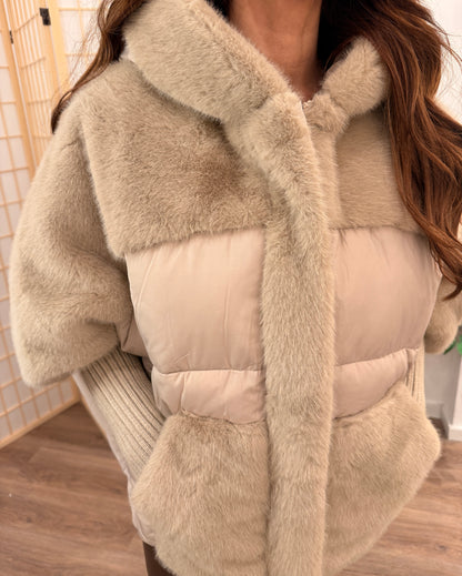 LÉONIE Faux Fur Batwing Jacke