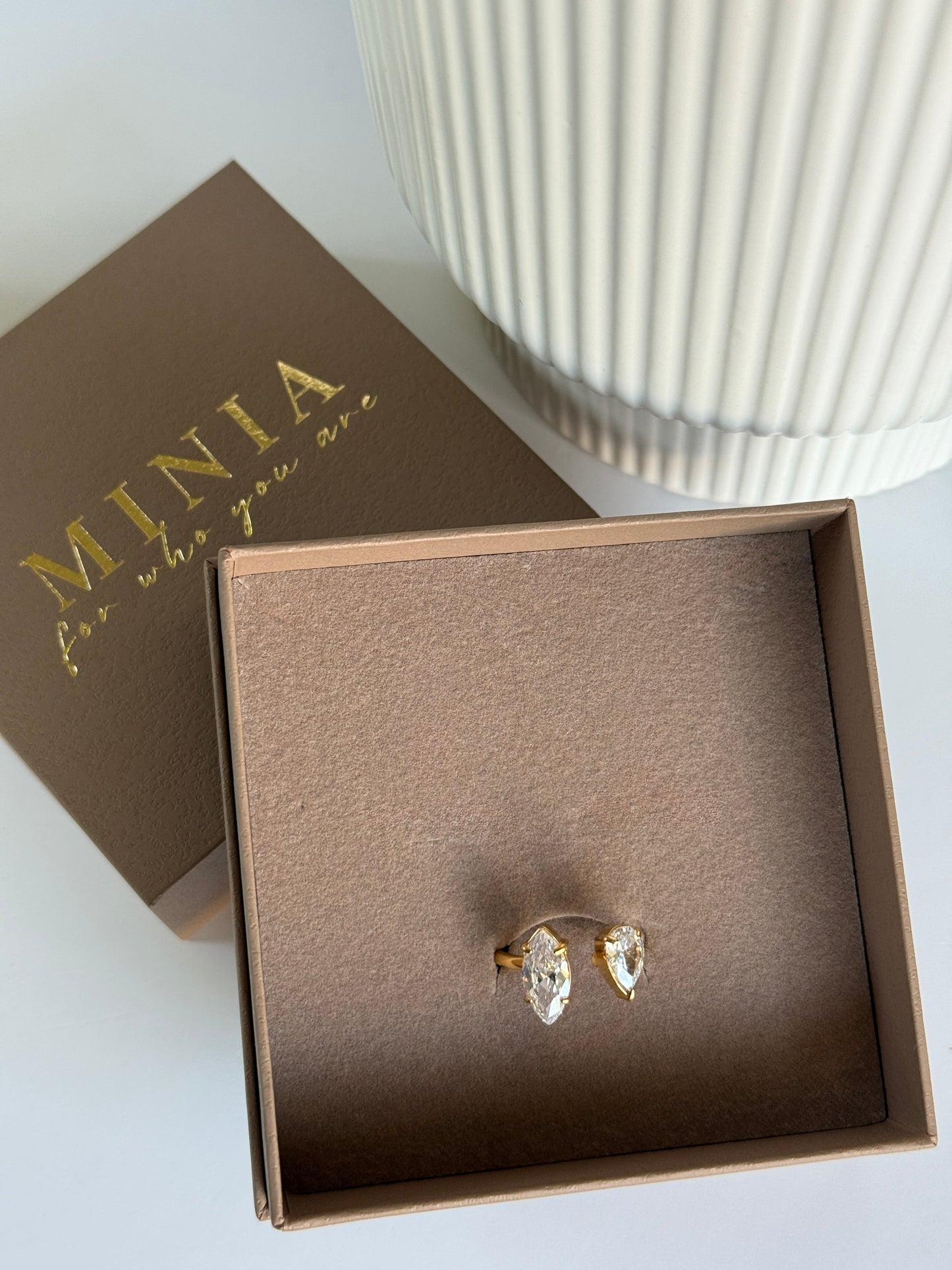 MAJA - Adjustable Ring with Teardrop Zirconia
