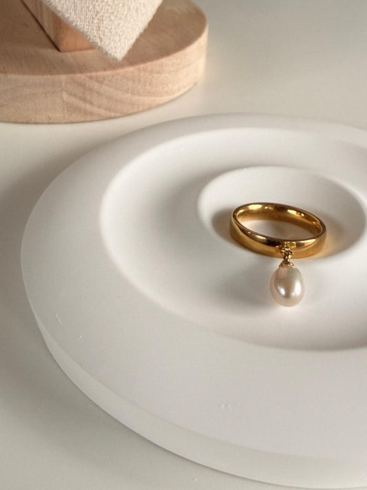LIA – Moving Pearl Ring, 18K Gold-Plated