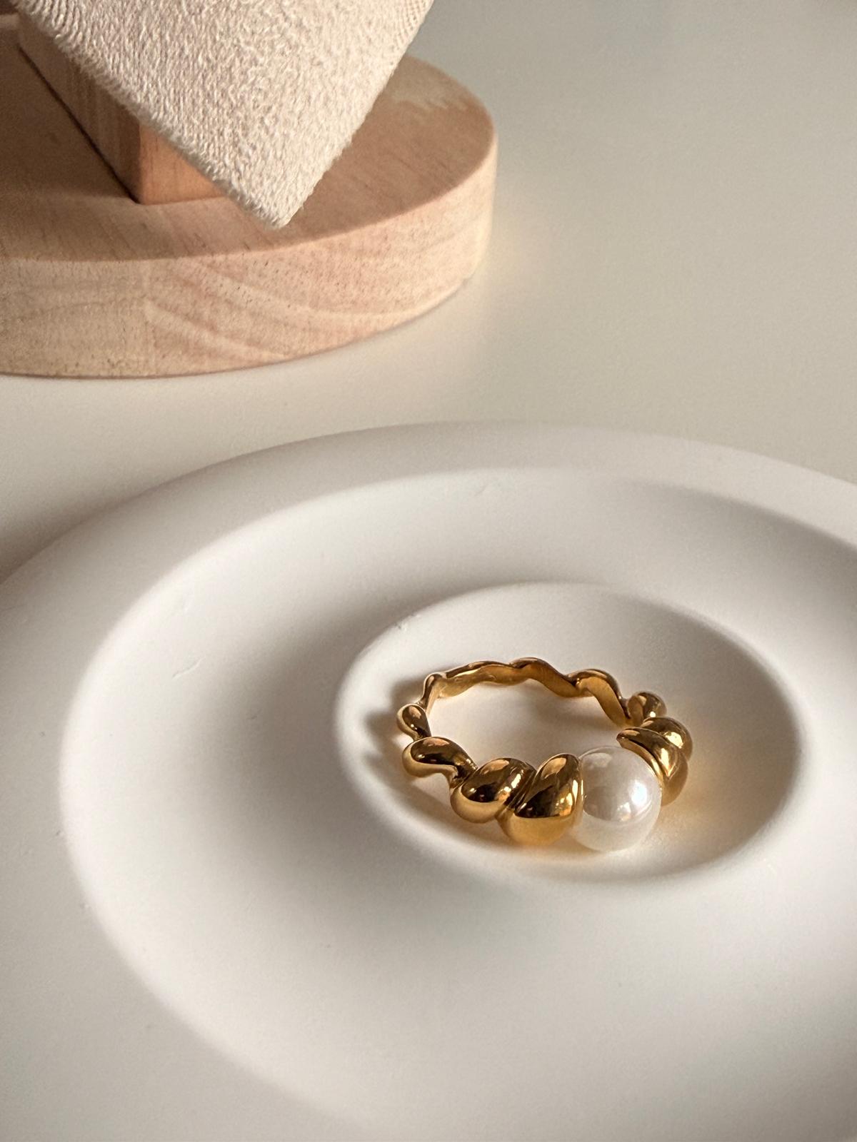 NILA – Pearl Ring, 18K Gold-Plated