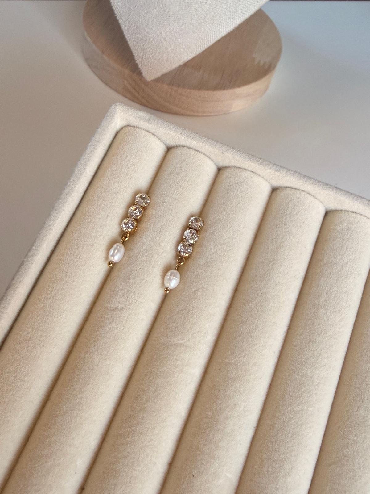 BEA – Pearl Stud Earrings, Gold Plated