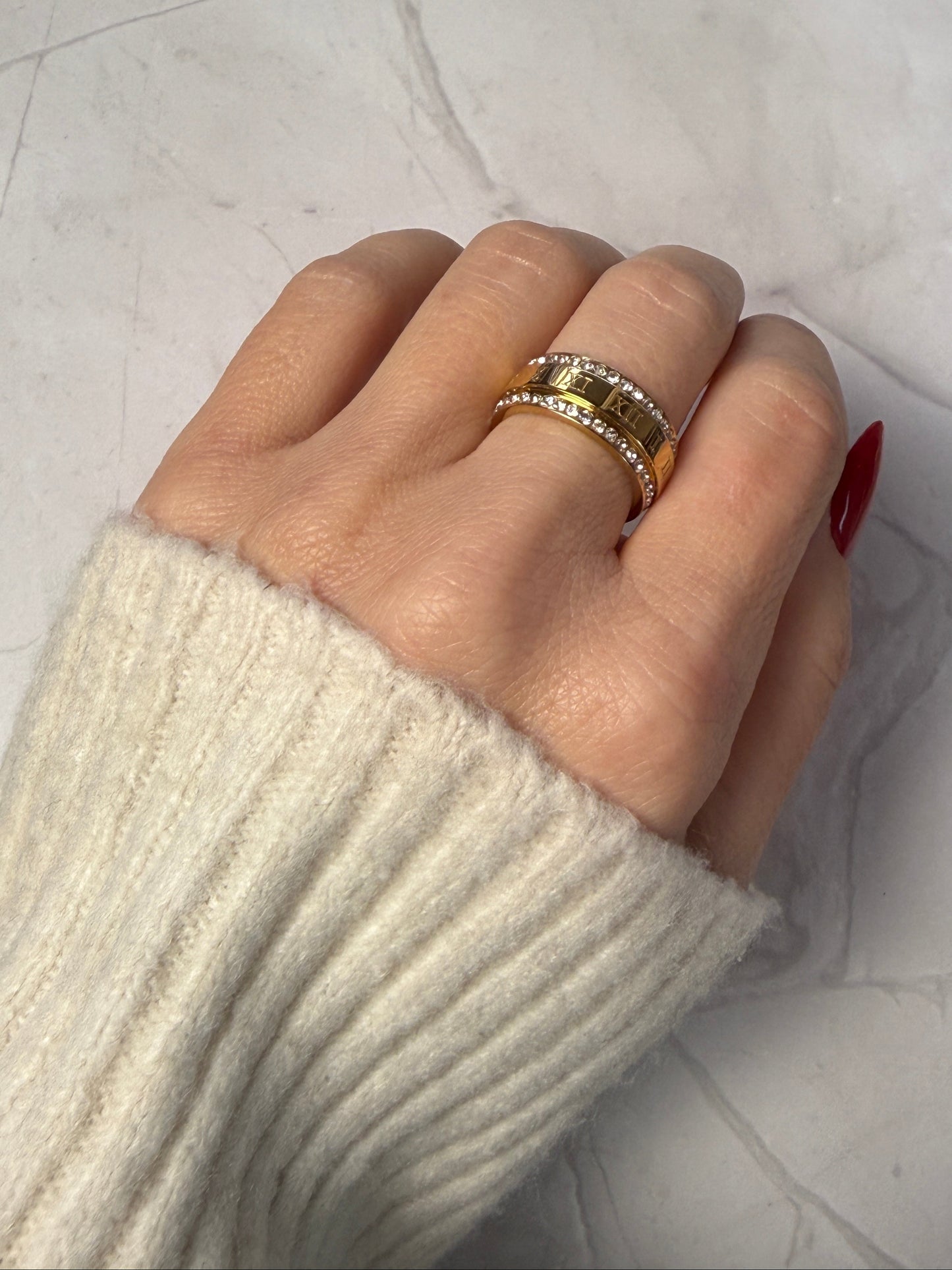 LEVI – Cubic Zirconia Ring – Gold-Plated