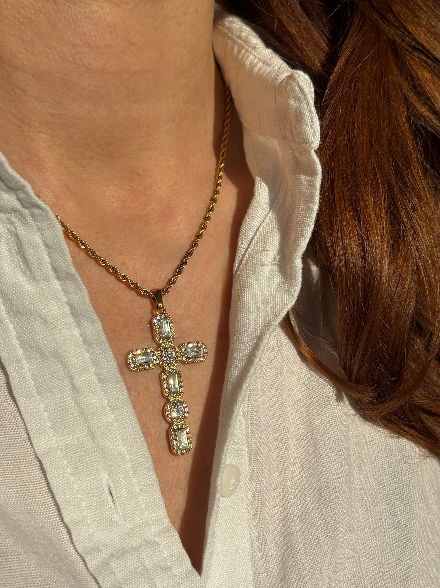 MAVI – Zirconia Cross Necklace, Gold Plated