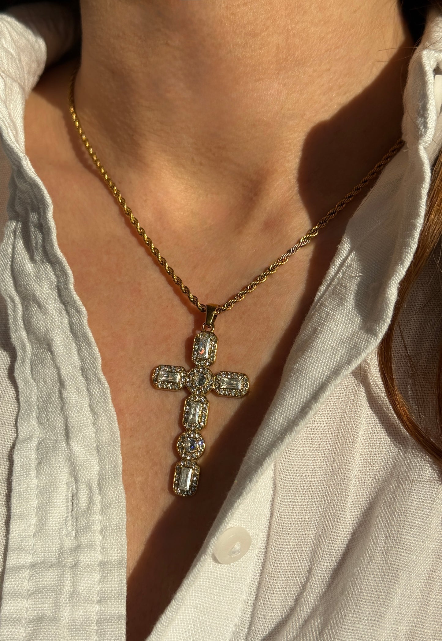 MAVI – Zirconia Cross Necklace, Gold Plated