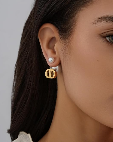 CLEO – Pearl Stud Earrings, Gold Plated