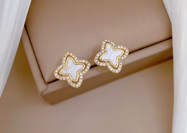 HANNA – Stud Earrings, Gold Plated
