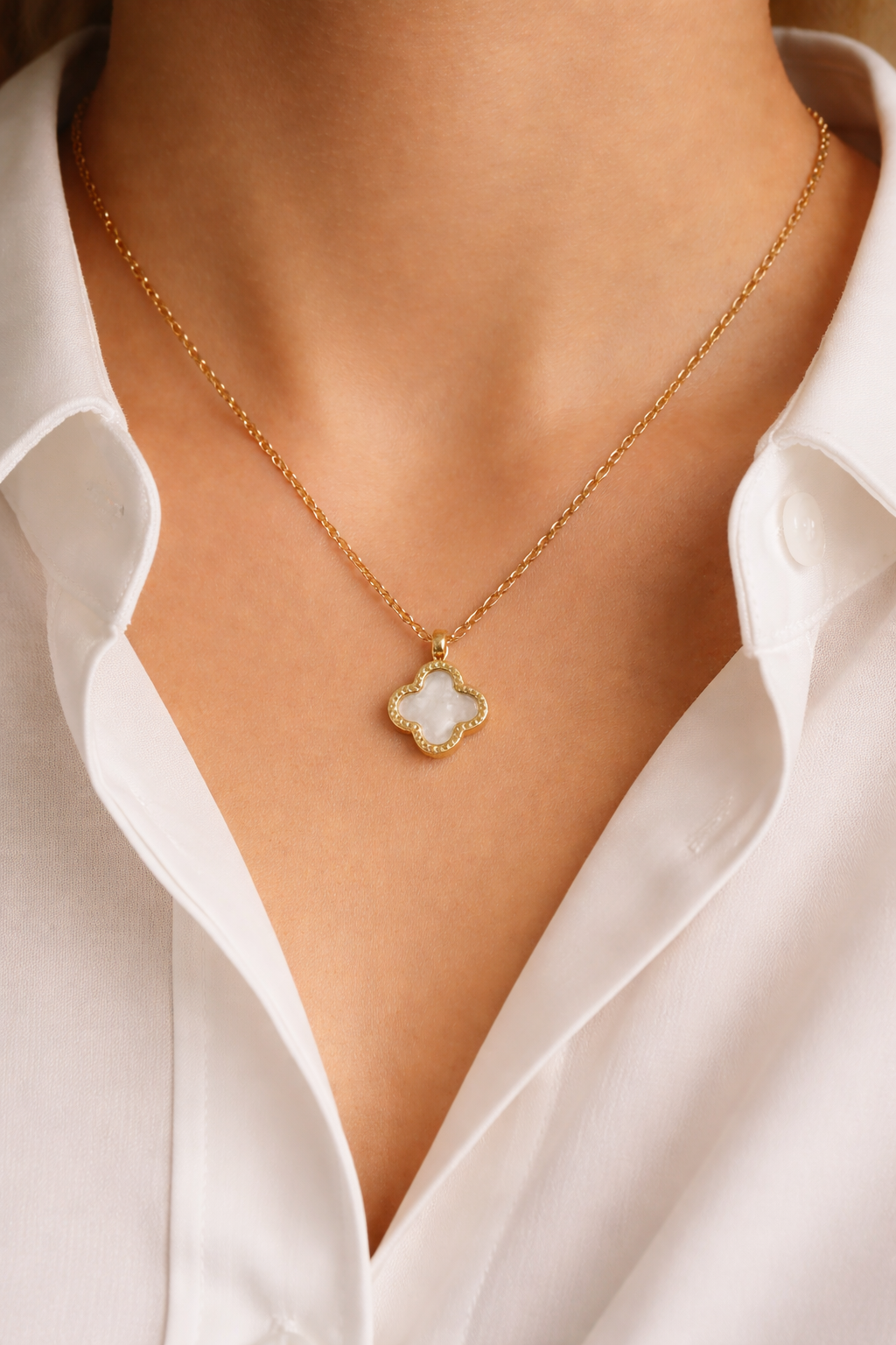 LIS – Pendant Necklace, Gold Plated